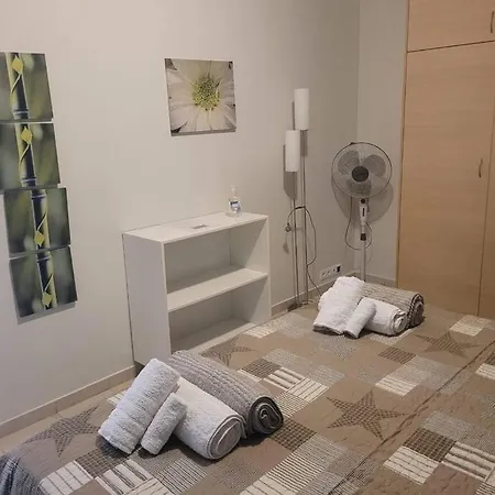 One Bedroom With Pool *